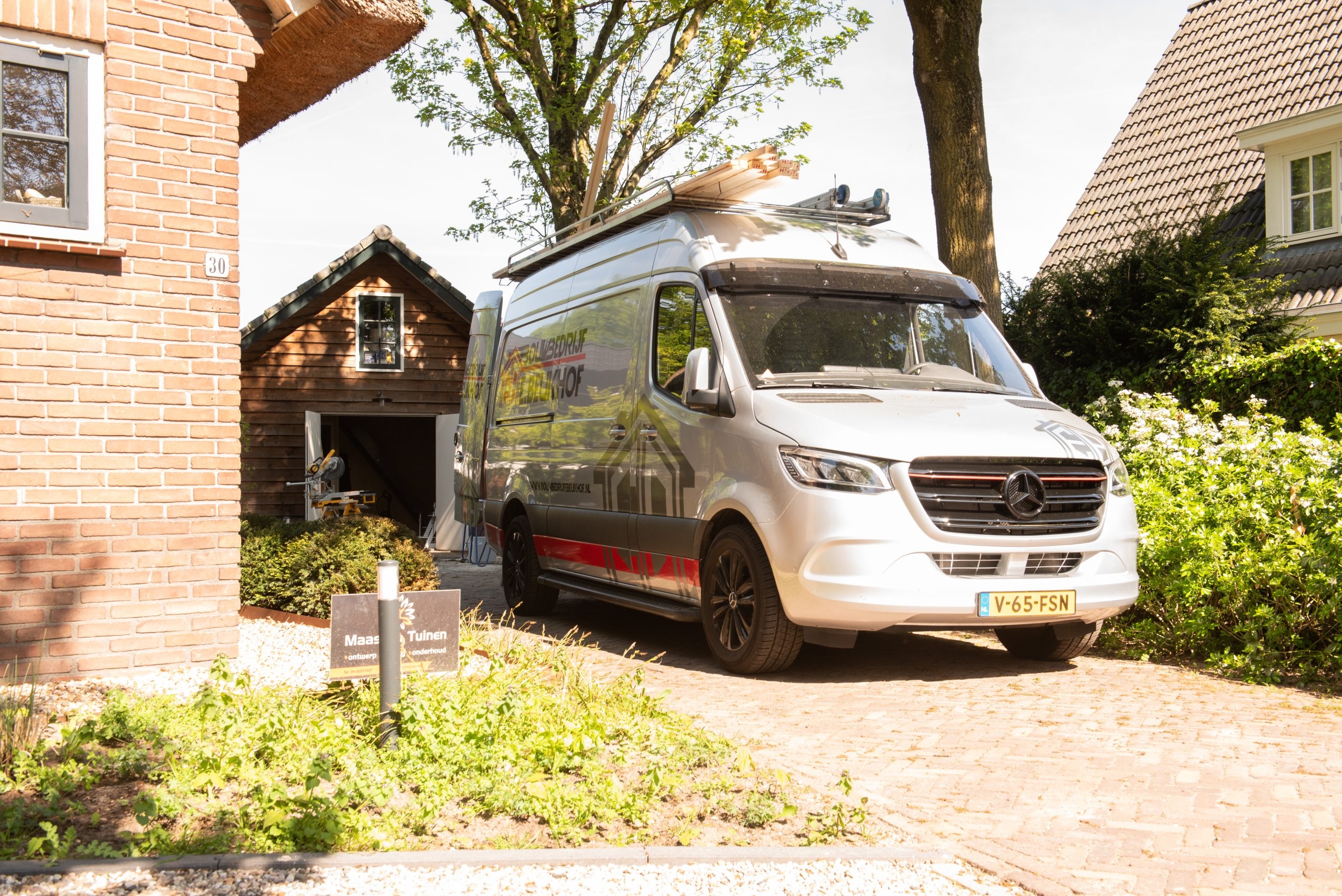 De goed ingerichte werkbus van Gerard