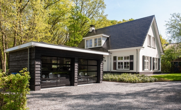 Nieuwbouw van een royale villa met garage in Heelsum