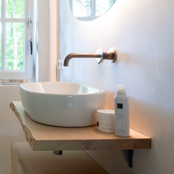 Badkamer in minimalistische stijl in Ede