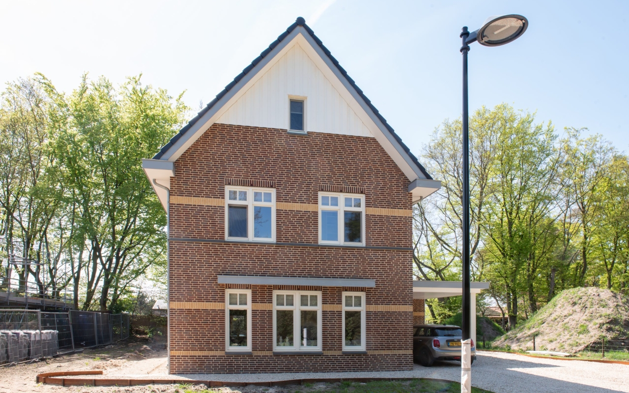 Voorgevel vrijstaand herenhuis aan de Hulakker in Lunteren