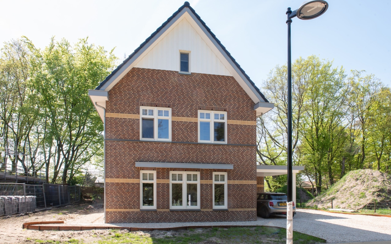 Voorgevel vrijstaand herenhuis aan de Hulakker in Lunteren