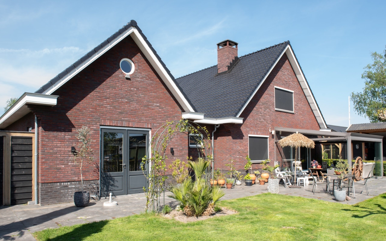 Gezellig vrijstaand woonhuis met geschakelde garage