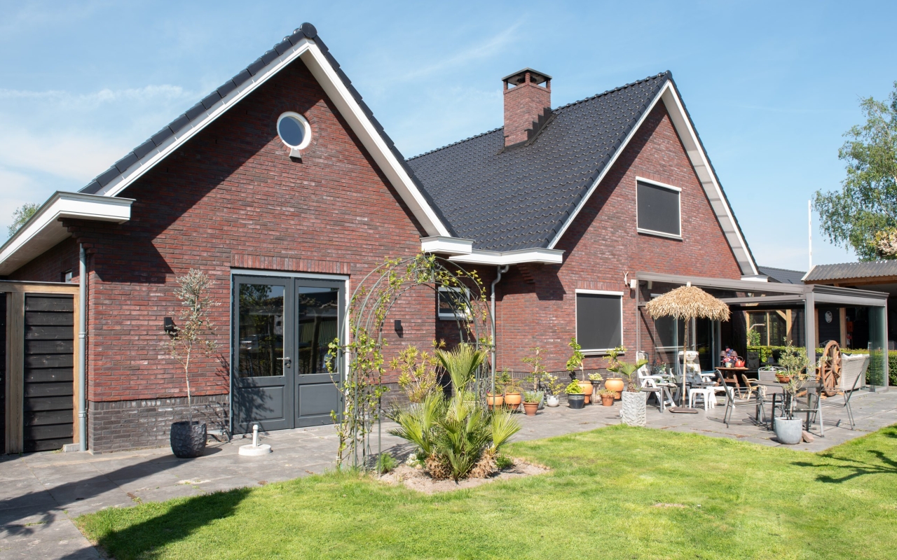 Gezellig vrijstaand woonhuis met geschakelde garage